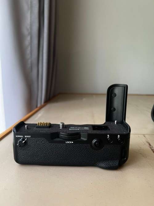 Fujifilm X-T3 Battery Grip + Extra Batteries