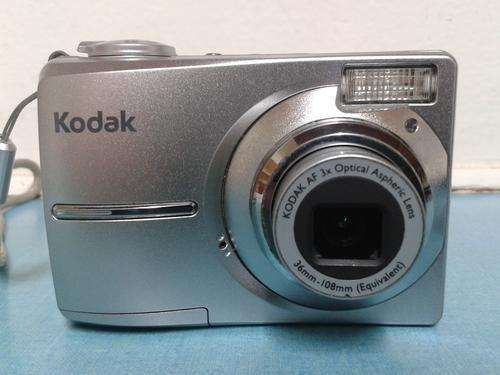 KODAK DIGITAL CAMERA WITH EXTRAS