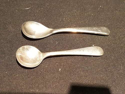 Two miniature mustard spoons - Beauties at a low price, bid now!