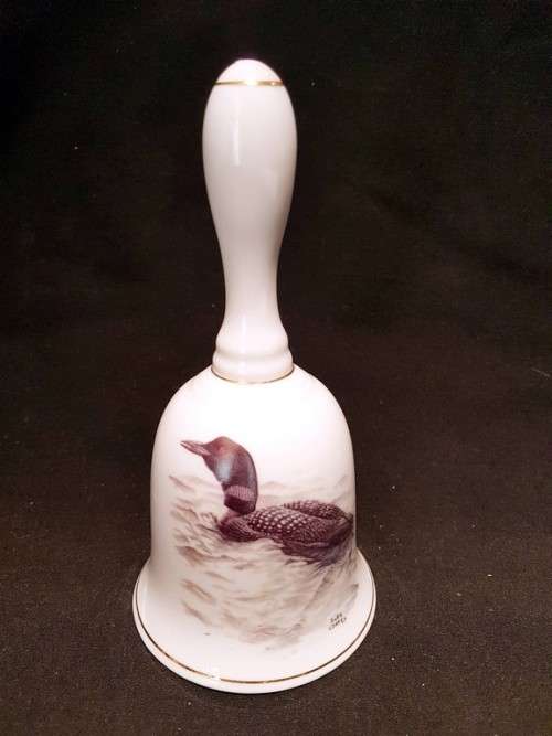 Porcelain bell -  Viletta from Canada - depicting Glen Loutes