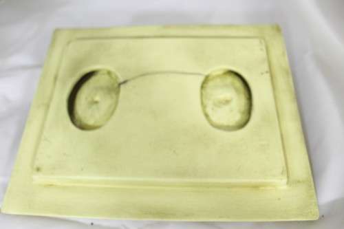 Embossed flower wall plaque - Stunning in detail! A true find, bid now!