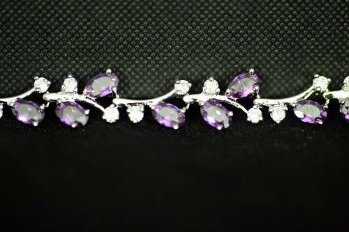 Costume jewellery - Bracelet - Purple stone set with diamante - Stunning!! Bid now!!