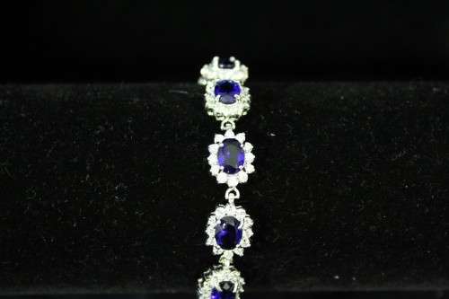 Costume jewellery - Bracelet - Oval Sapphire stones set with diamante - Stunning!! Bid now!!