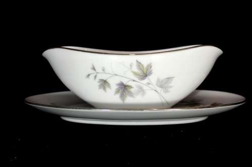 Noritake - Harwood - Gravy boat & saucer - Beautiful!  - Bid Now!!