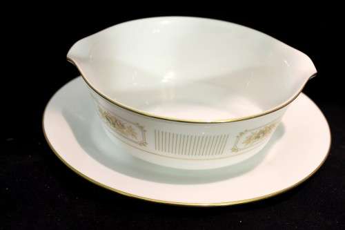 Noritake - Montrose - Gravy boat & saucer - Beautiful!  - Bid Now!!