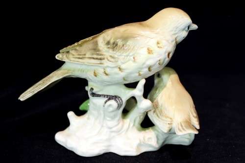 Porcelain bird with chick