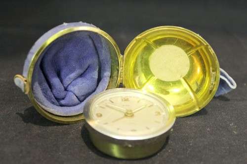 Hipa travel clock in pouch
