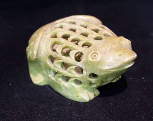 Carved stone frog - Stunning!! - Low Price - Bid Now!!!