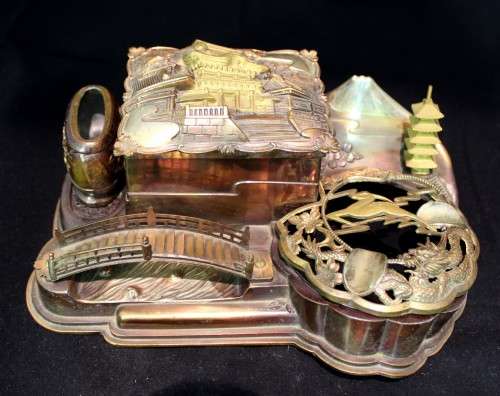 Japanese cigarette holder / music box