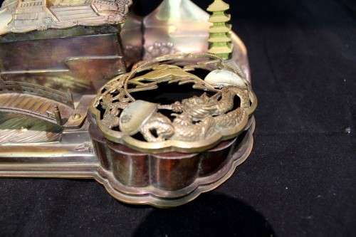 Japanese cigarette holder / music box