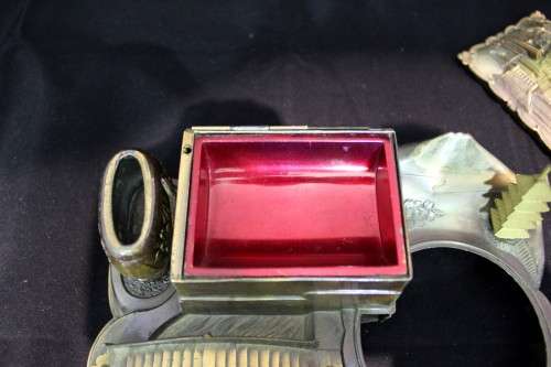 Japanese cigarette holder / music box