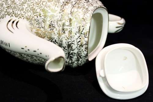 Imperial tea pot - 22kt gold embellishment
