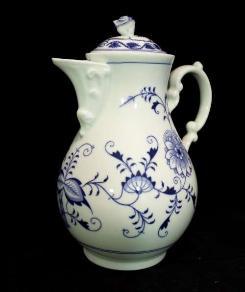 Zwiebelmuster tea pot