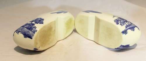 Delft style - large pair of ashtrays