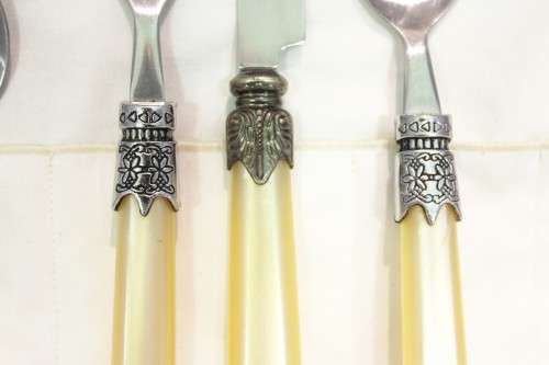 Stainless steel cutlery set for one in a pouch