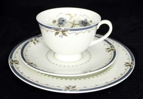 Royal Doulton - Old Colony - 6 place dinner set! - Absolutely stunning!! Bid Now!!!