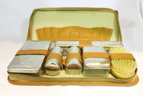 Vintage travelling kit - In beautiful condition. - A beauty! - Bid Now!!!