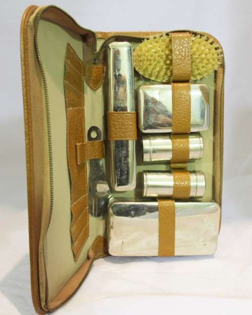 Vintage travelling kit - In beautiful condition. - A beauty! - Bid Now!!!