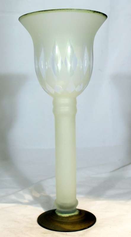 Pedestal vase