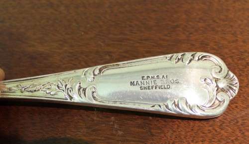 Mannie Bros Sheffield - Canteen of cutlery in fitted cabinet - EPNS A1