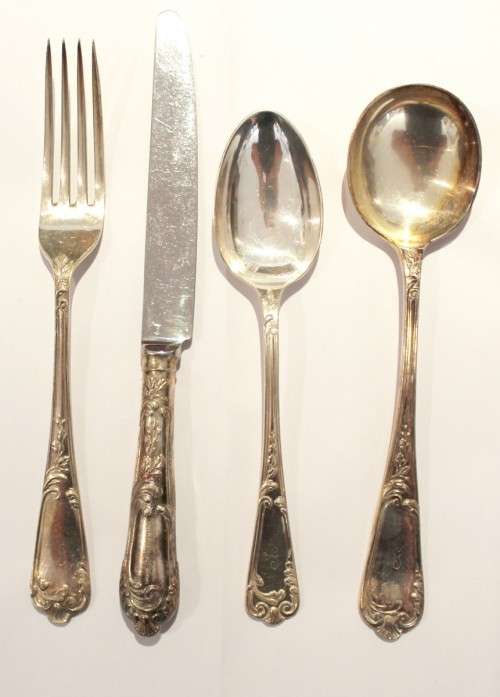 Mannie Bros Sheffield - Canteen of cutlery in fitted cabinet - EPNS A1