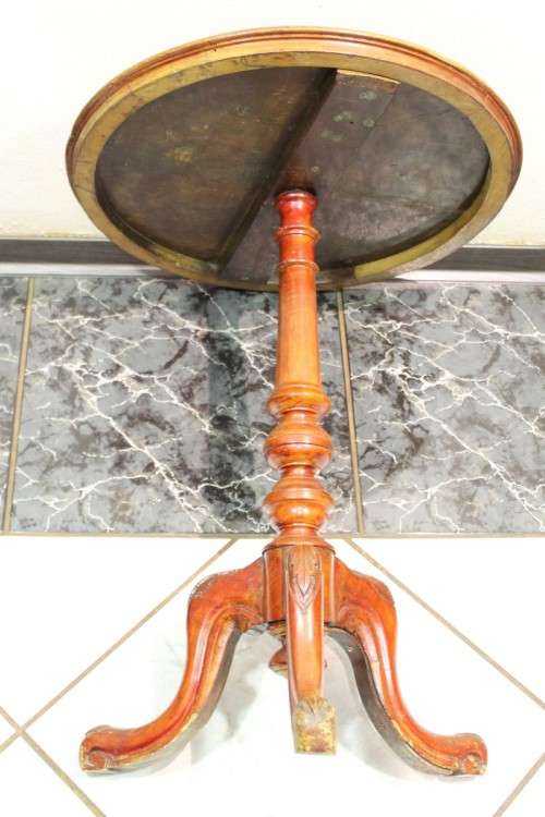 Occasional table