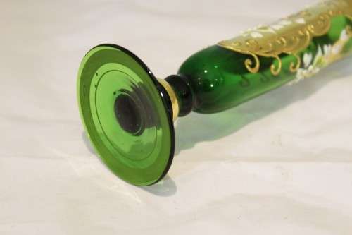Venetian style vase - Green slimline vase - A beauty!! - Low price!! - Bid Now!!!