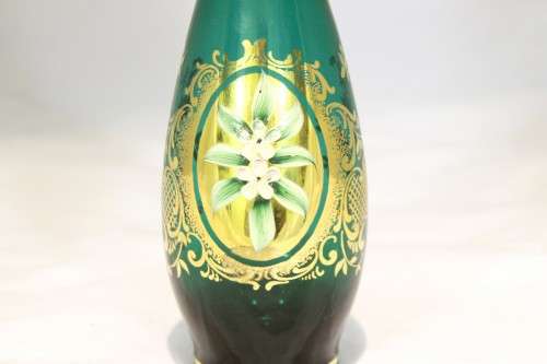 Venetian style vase - Ornate green vase