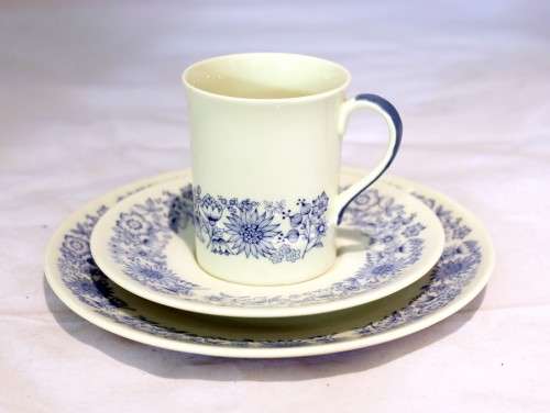 Royal Doulton - Cranbourne - Demitasse trio - Stunning! - Bid Now!!!
