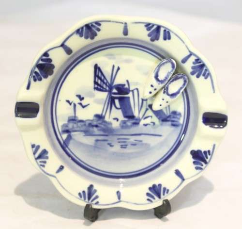 Delft style - Eleswa - ashtray with little shoes