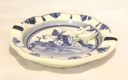 Delft style - Eleswa - ashtray with little shoes