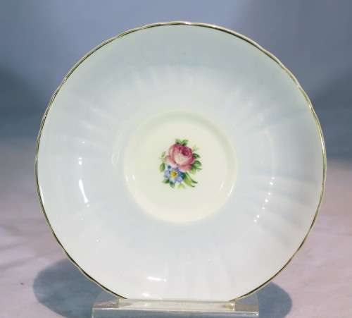 Royal Grafton - Saucer "8629" - Beautiful! - Bid Now!!!