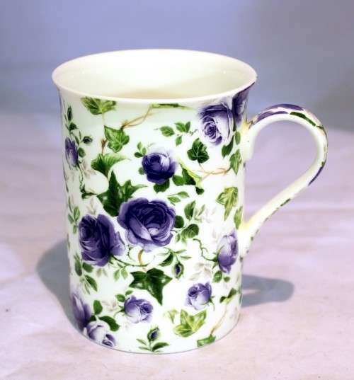 Maxwell & Williams - Winter Rose mug - A beauty! - Bid Now!!!