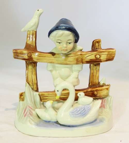 Boy with swans - A beautiful and detailed figurine! - Bid now!!