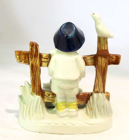 Boy with swans - A beautiful and detailed figurine! - Bid now!!