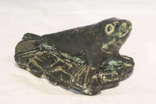 Wolf sculptures - Canada - Otter - A beautiful and detailed figurine! -