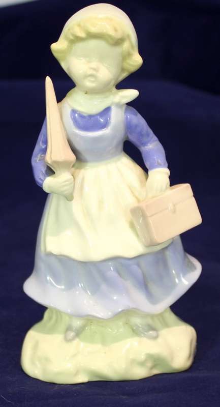 Figurine - Girl with umbrella and case