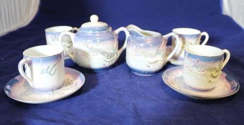 Chinese porcelain - Embossed dragons - Part tea service - Beautiful! - Bid Now!!!