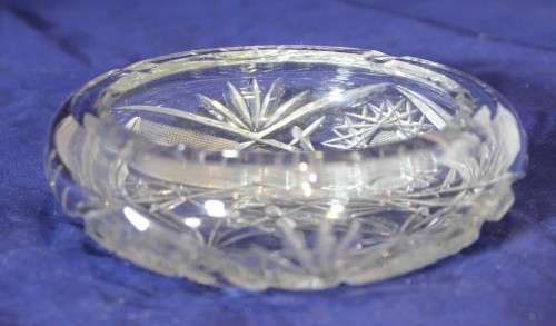 Pressed glass ashtray - A beauty! - Low Price - Bid Now!!!