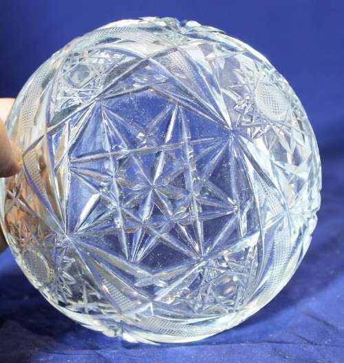 Pressed glass ashtray - A beauty! - Low Price - Bid Now!!!