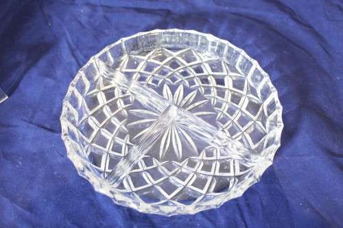 Pressed glass - Three compartment snack tray
