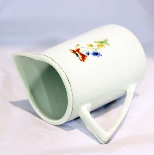 Milk jug with poppy's - Beautiful!! - Low price! - Bid now!!