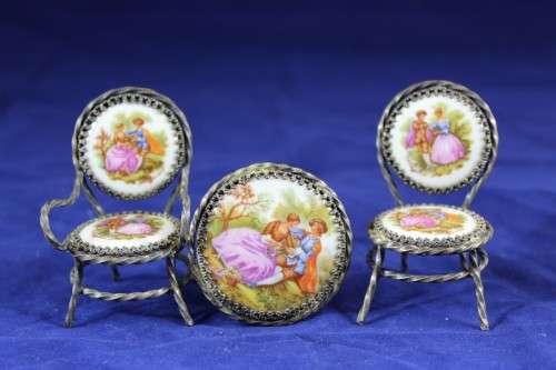 Limoges - Chairs and table - Victorian scene - A stunning set!! - Low price!! Bid now!!