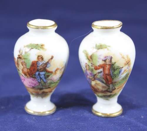 Limoges - Miniature pair of vases - Victorian couple - Stunning set!! - Low price!! - Bid now!!