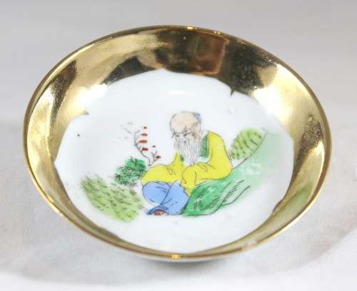 Macau pin dish old man in yellow - hand painted