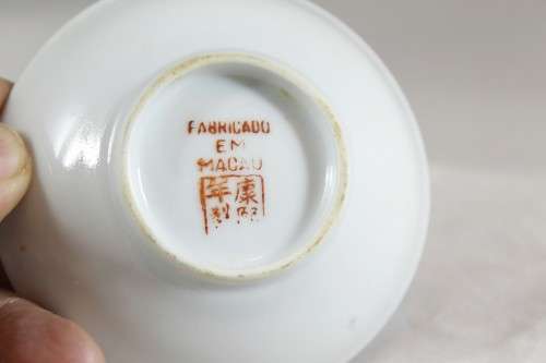 Macau pin dish old man in yellow - hand painted