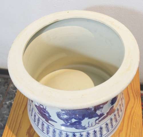 Blue and white Chinese planter - Magnificent! - Bid Now!!!