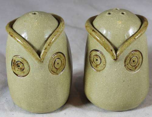 Owl Salt and Pepper Set - Adorable!! - Bid Now!