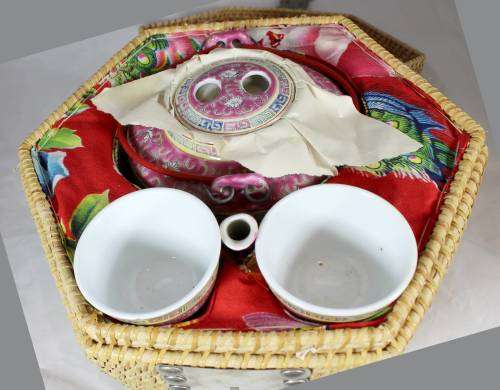 VINTAGE ZHONGGUO JINGDEZHEN - Oriental tea set in Basket - Beautiful!!