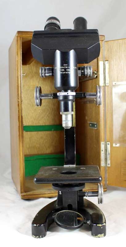 Large Microscope - Gorgeous!! - Bid Now!!!
